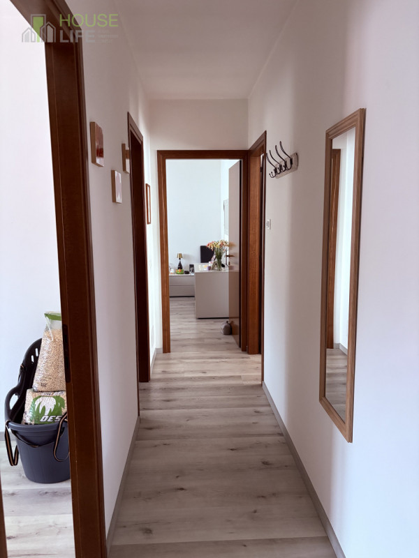 TORREBELVICINO: in zona comoda a tutti i servizi TRICAMERE al piano secondo e ultimo, inserito in...