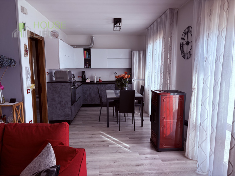 TORREBELVICINO: in zona comoda a tutti i servizi TRICAMERE al piano secondo e ultimo, inserito in...