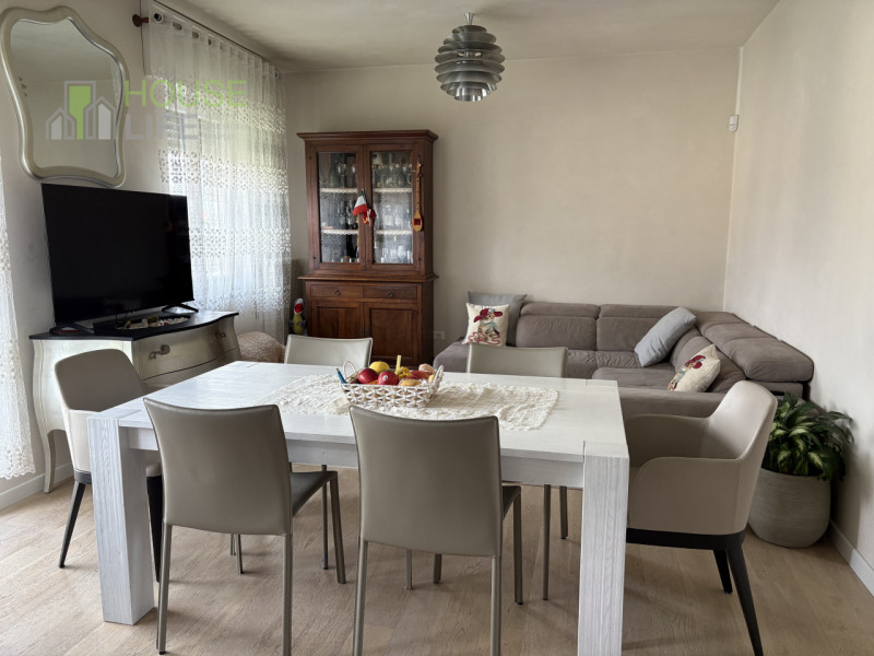 THIENE- Cappuccini: in zona residenziale tranquilla TRILOCALE al piano primo e ultimo, inserito i...