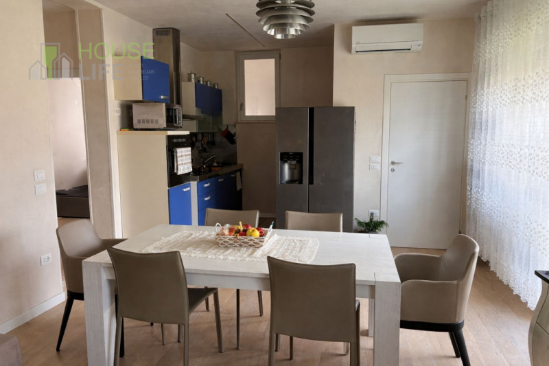 THIENE- Cappuccini: in zona residenziale tranquilla TRILOCALE al piano primo e ultimo, inserito i...