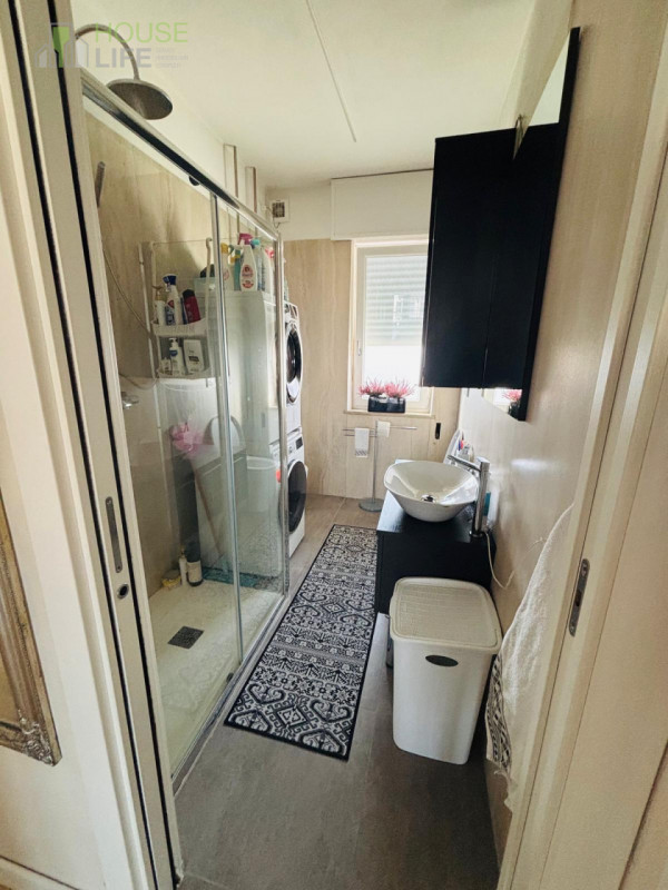 THIENE- Cappuccini: in zona residenziale tranquilla TRILOCALE al piano primo e ultimo, inserito i...