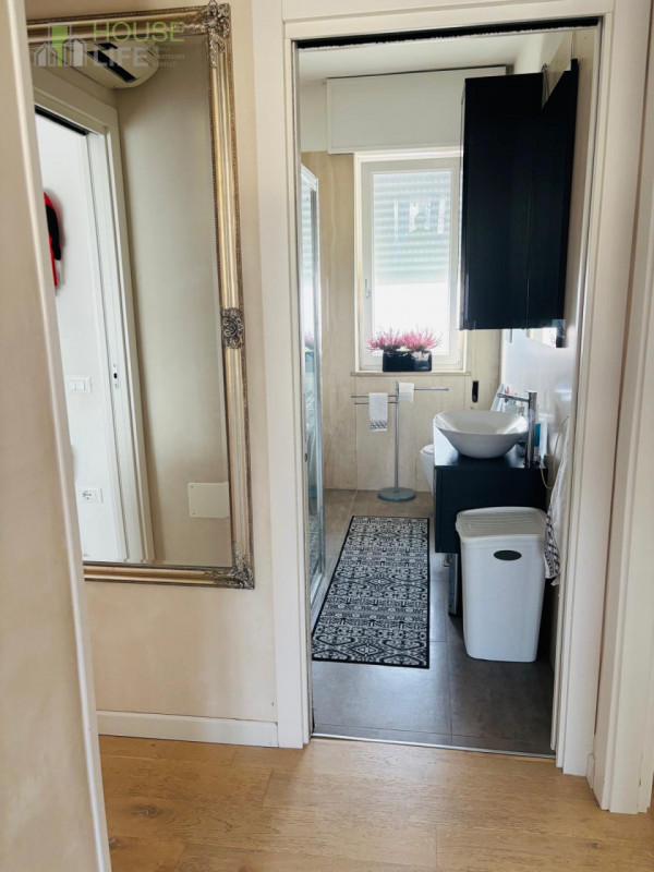 THIENE- Cappuccini: in zona residenziale tranquilla TRILOCALE al piano primo e ultimo, inserito i...