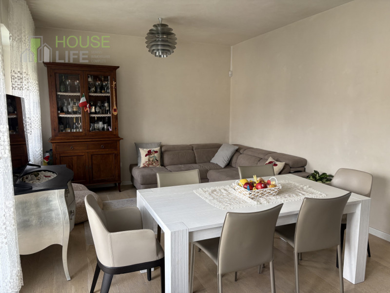 THIENE- Cappuccini: in zona residenziale tranquilla TRILOCALE al piano primo e ultimo, inserito i...