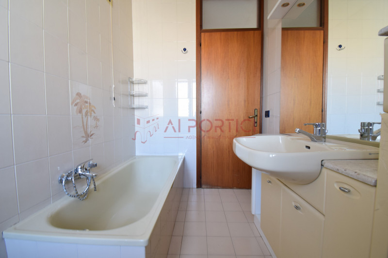 CAMPONOGARA - APPARTAMENTO a pochi passi dal centro del paese, ubicato al secondo e ultimo piano....