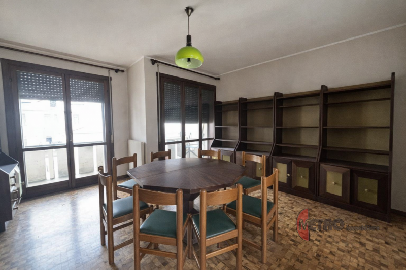 Scoprite questo affascinante appartamento Bicamere di circa 100 mq, situato nel cuore della tranq...