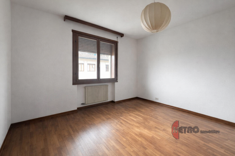 Scoprite questo affascinante appartamento Bicamere di circa 100 mq, situato nel cuore della tranq...