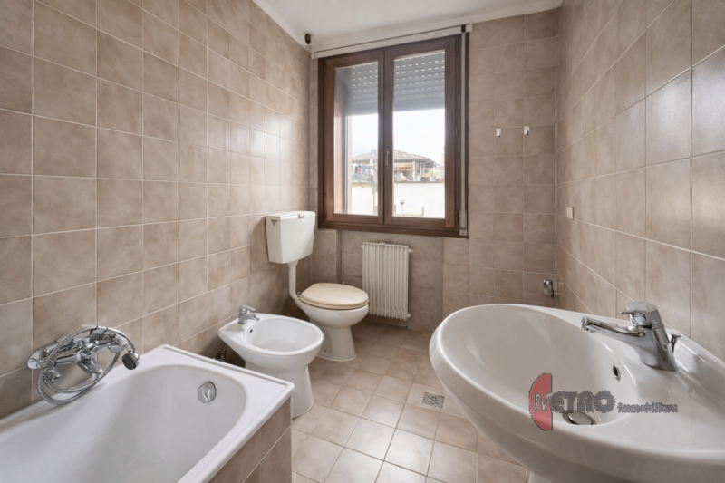 Scoprite questo affascinante appartamento Bicamere di circa 100 mq, situato nel cuore della tranq...