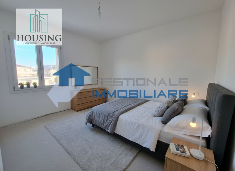 Proponiamo attico in un condominio ristrutturato a nuovo.
Ad Abano Terme, zona Sacro Cuore, l'uni...