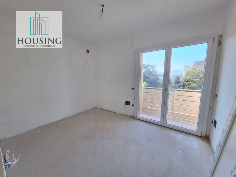 Proponiamo attico in un condominio ristrutturato a nuovo.
Ad Abano Terme, zona Sacro Cuore, l'uni...