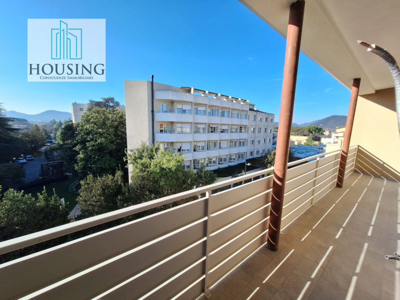 Proponiamo attico in un condominio ristrutturato a nuovo.
Ad Abano Terme, zona Sacro Cuore, l'uni...