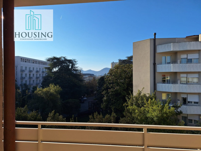 Proponiamo attico in un condominio ristrutturato a nuovo.
Ad Abano Terme, zona Sacro Cuore, l'uni...