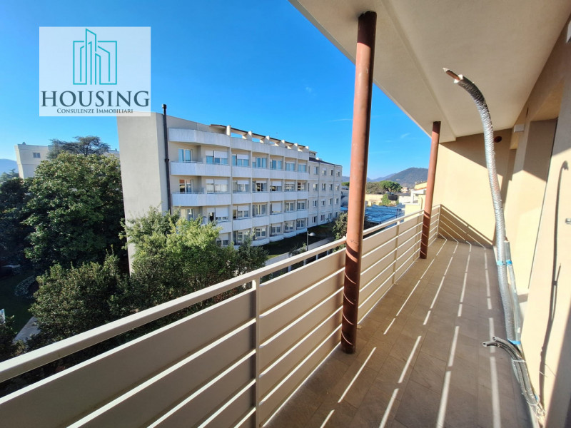 Proponiamo attico in un condominio ristrutturato a nuovo.
Ad Abano Terme, zona Sacro Cuore, l'uni...