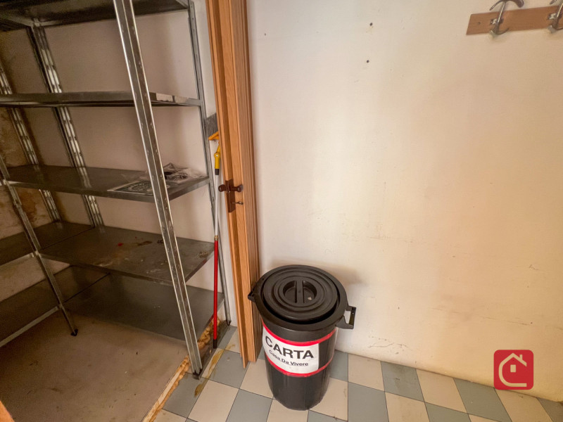 Negozio di c.a 70 mq con bellissime vetrine fronte statale Romea!
In posizione invidiabile, ben i...