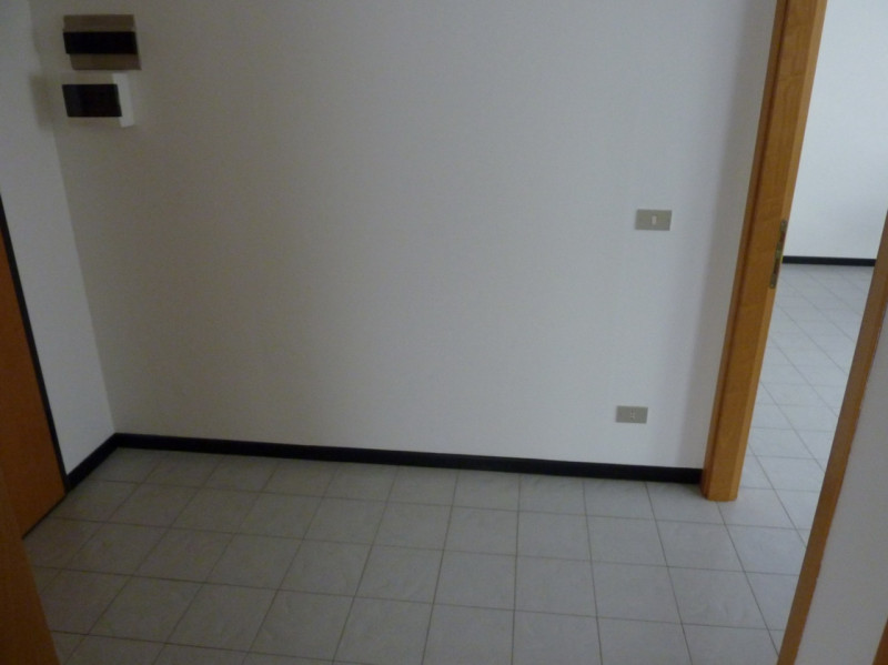 A Carità  di Villorba (TV), piazza Aldo Moro, proponiamo in AFFITTO ufficio di 57 metri quadrati ...
