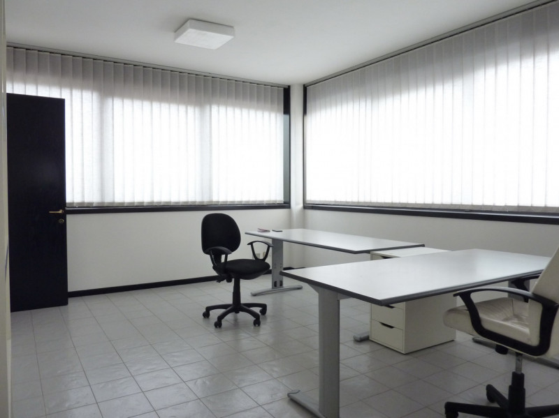 A Carità  di Villorba (TV), piazza Aldo Moro, proponiamo in AFFITTO ufficio di 57 metri quadrati ...