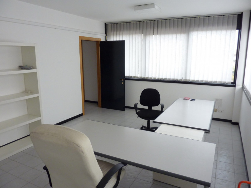 A Carità  di Villorba (TV), piazza Aldo Moro, proponiamo in AFFITTO ufficio di 57 metri quadrati ...