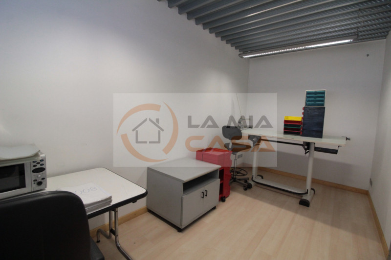 RIO di PONTE SAN NICOLO' - capannone agricolo di grandi metrature, con terreno adiacente per di c...