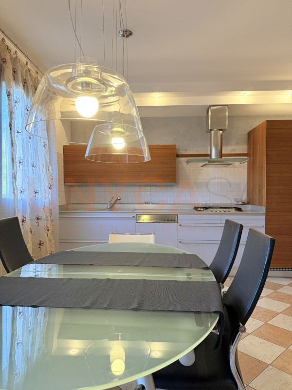 STRA: Proponiamo elegante appartamento inserito in una raffinata palazzina di sole 6 unità abitat...