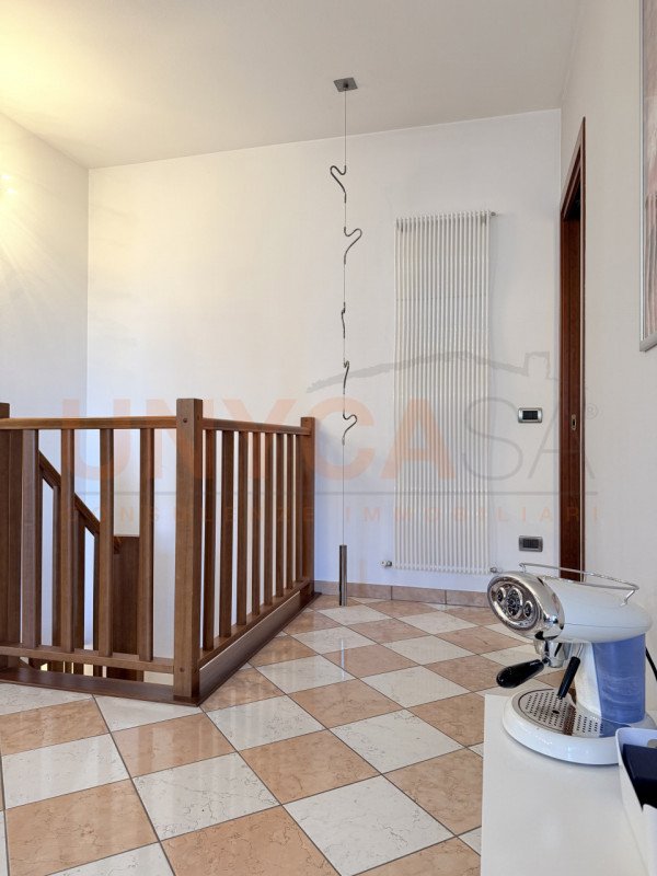 STRA: Proponiamo elegante appartamento inserito in una raffinata palazzina di sole 6 unità abitat...