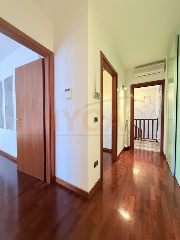 STRA: Proponiamo elegante appartamento inserito in una raffinata palazzina di sole 6 unità abitat...