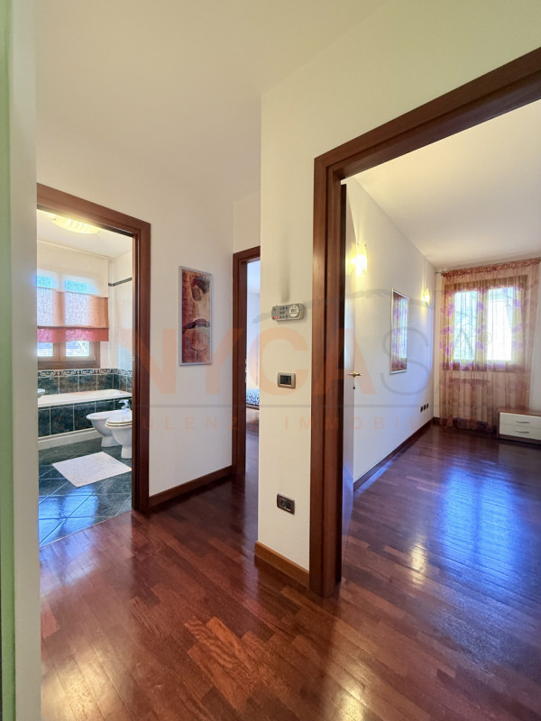 STRA: Proponiamo elegante appartamento inserito in una raffinata palazzina di sole 6 unità abitat...