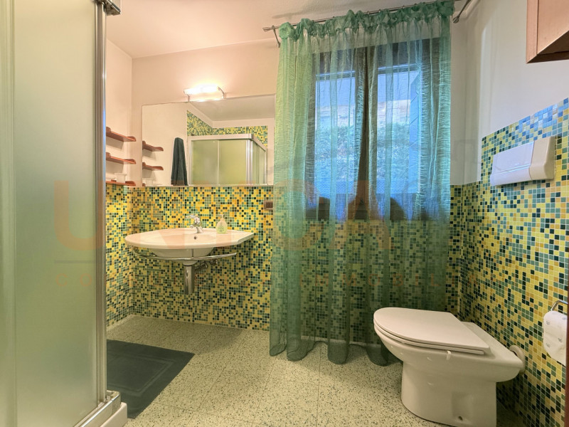 STRA: Proponiamo elegante appartamento inserito in una raffinata palazzina di sole 6 unità abitat...