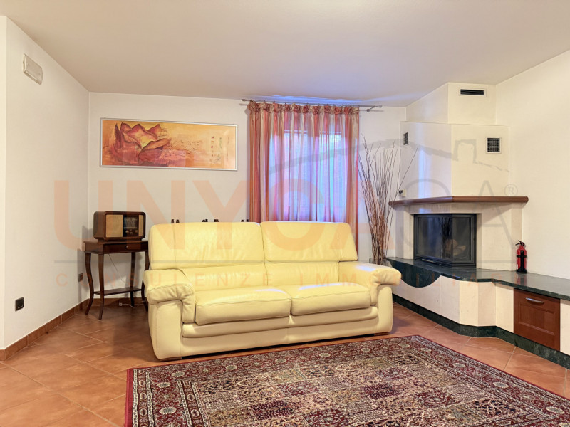 STRA: Proponiamo elegante appartamento inserito in una raffinata palazzina di sole 6 unità abitat...