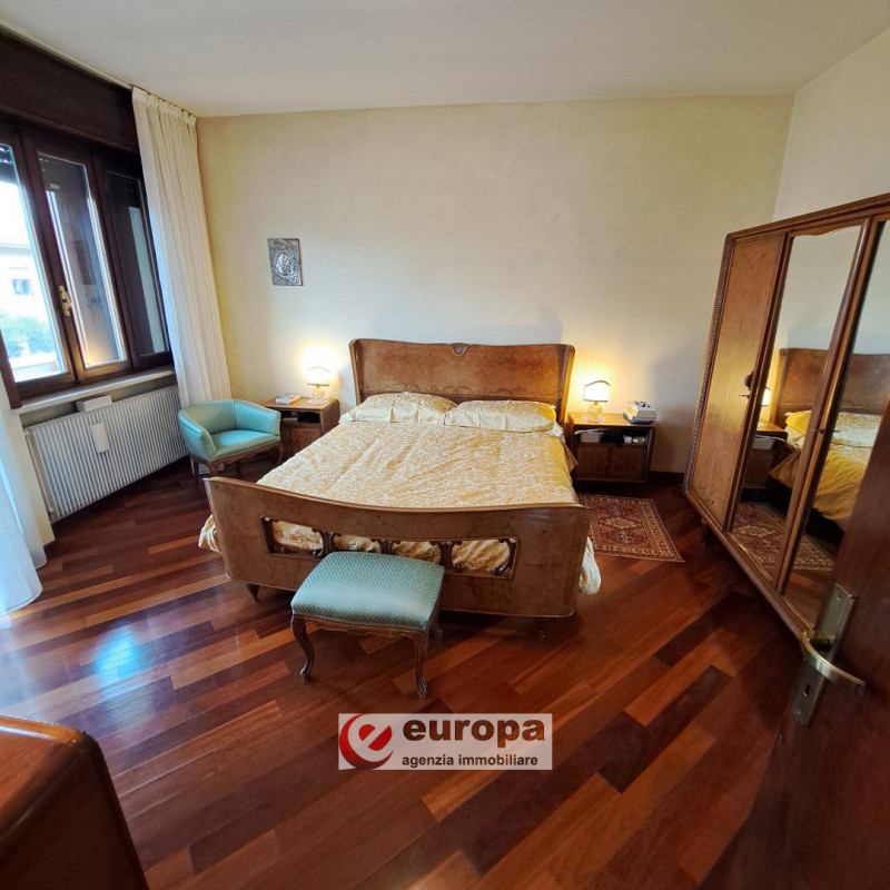 A pochi Km. dalla città, in direzione Nord e precisamente a CAVAZZALE, zona interna a viale Europ...