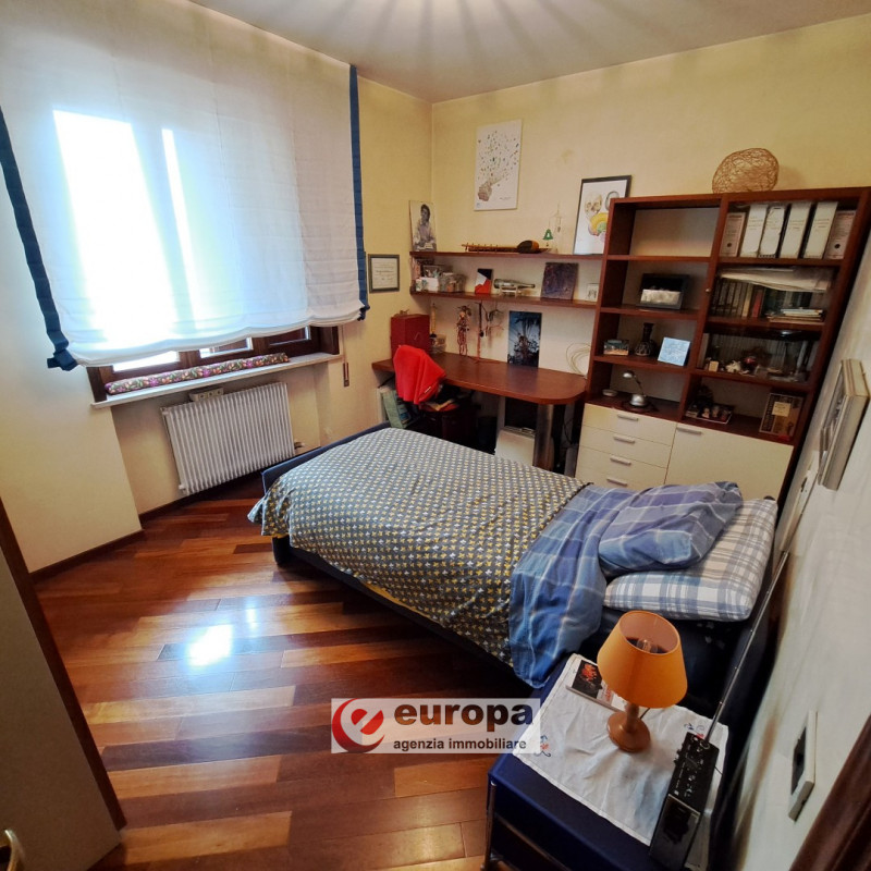 A pochi Km. dalla città, in direzione Nord e precisamente a CAVAZZALE, zona interna a viale Europ...