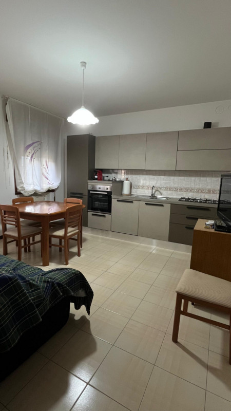 Nel cuore di Villa Estense proponiamo in vendita una rara opportunità: casa singola terratetto di...