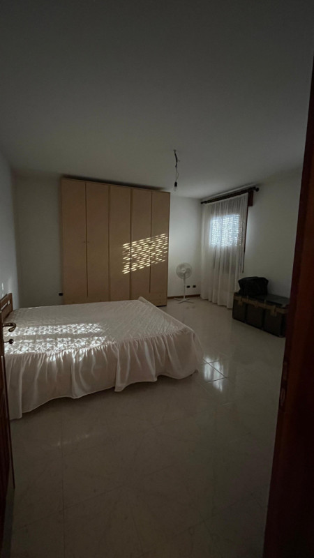 Nel cuore di Villa Estense proponiamo in vendita una rara opportunità: casa singola terratetto di...