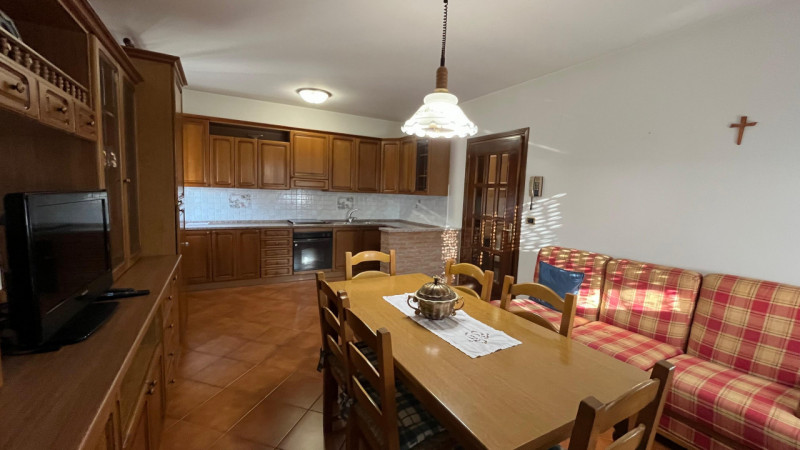 Nel cuore di Villa Estense proponiamo in vendita una rara opportunità: casa singola terratetto di...