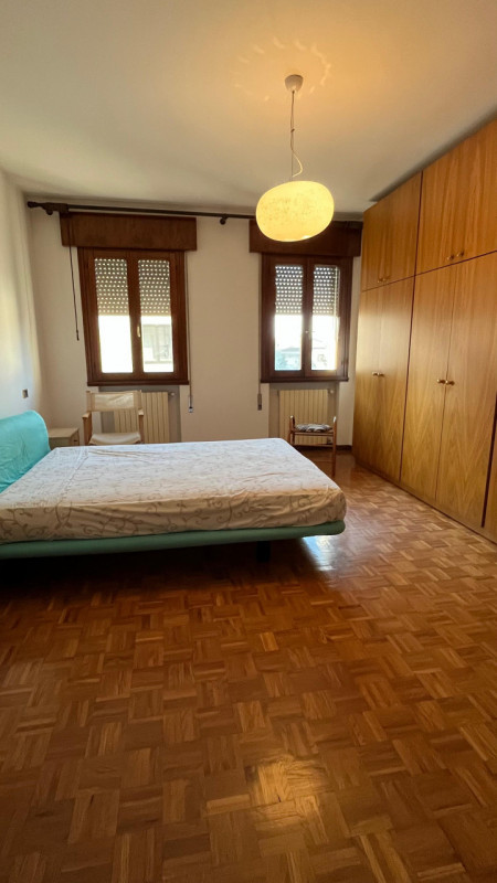 Nel cuore di Villa Estense proponiamo in vendita una rara opportunità: casa singola terratetto di...