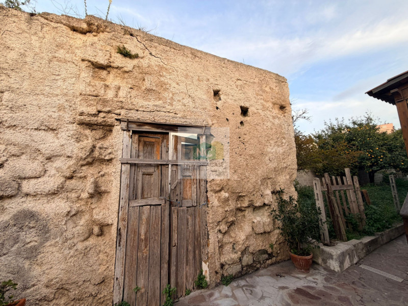 Nel cuore pulsante di Forio, proponiamo in vendita un incantevole rustico casale di 40 mq, immers...