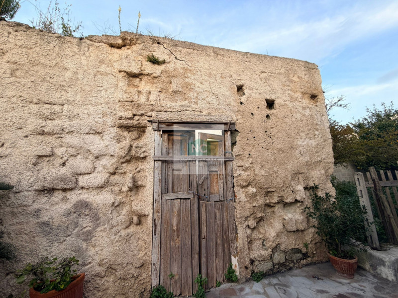 Nel cuore pulsante di Forio, proponiamo in vendita un incantevole rustico casale di 40 mq, immers...