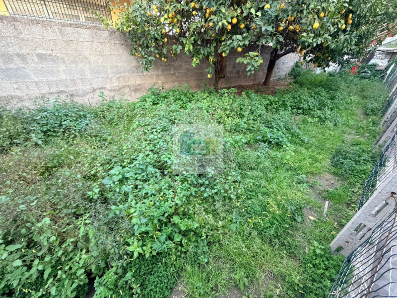 Nel cuore pulsante di Forio, proponiamo in vendita un incantevole rustico casale di 40 mq, immers...