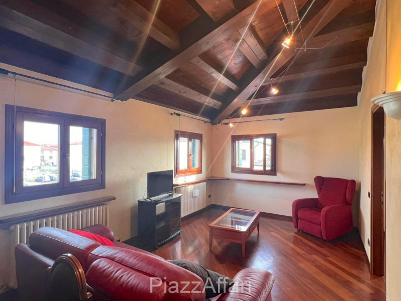 Proponiamo in affitto un elegante appartamento situato al secondo ed ultimo piano, a ridosso del ...