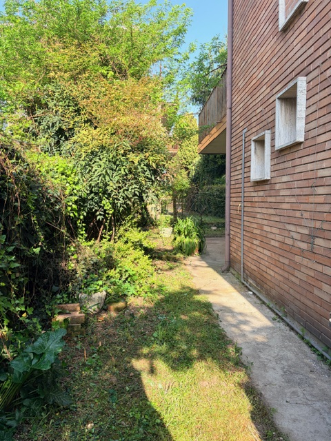 nel ricercato quartiere di Don Bosco-Mandria porzione di bifamiliare che è stata oggetto di 
supe...