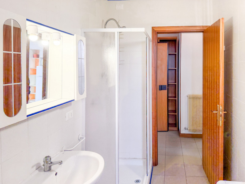 (PER INFO VITTORIO 3517343301)In contesto residenziale tranquillo e ben curato, proponiamo in ven...