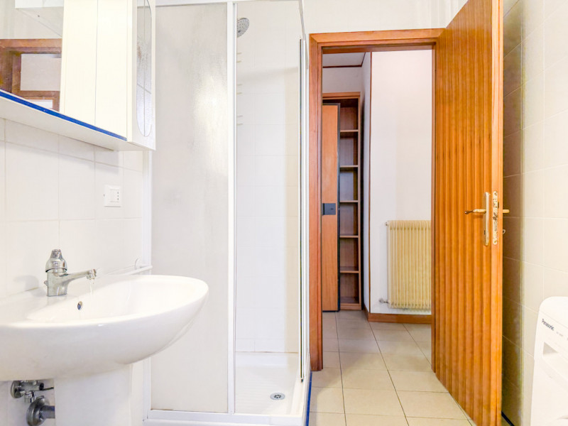 (PER INFO VITTORIO 3517343301)In contesto residenziale tranquillo e ben curato, proponiamo in ven...