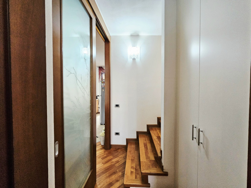 Proponiamo in vendita bellissima porzione di trifamiliare, situata in un contesto residenziale ne...