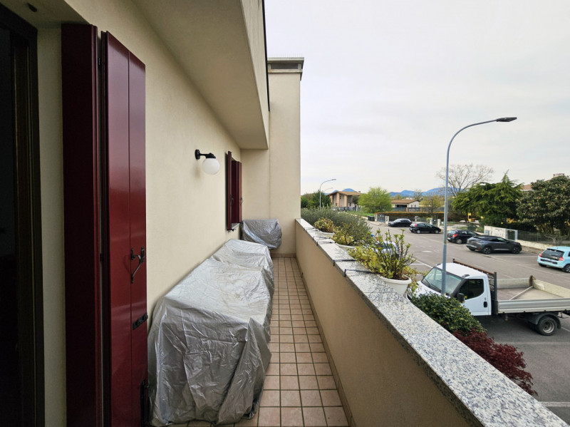 Proponiamo in vendita bellissima porzione di trifamiliare, situata in un contesto residenziale ne...