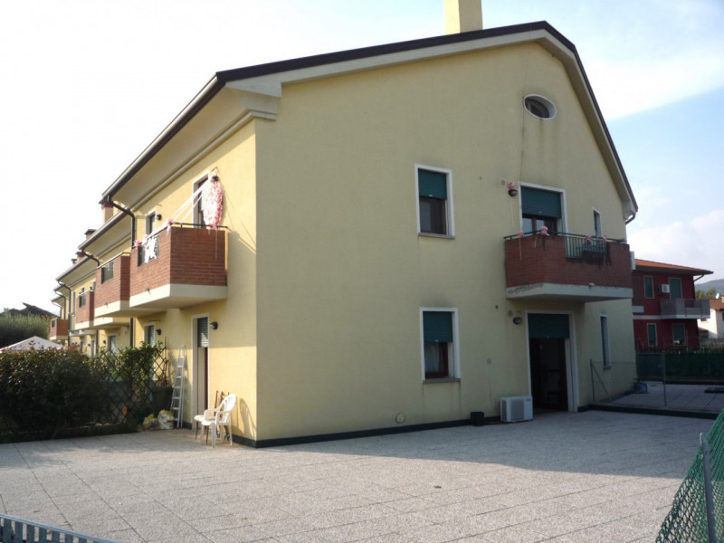 VILLAGA, Belvedere: Interessante appartamento al p. terra di mq 60 con ingresso privato, ampia zo...