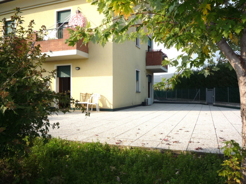 VILLAGA, Belvedere: Interessante appartamento al p. terra di mq 60 con ingresso privato, ampia zo...