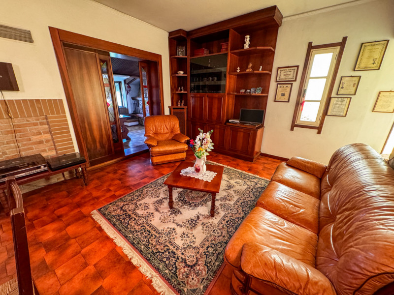 COMPOSIZIONE:
Proponiamo in vendita abitazione indipendente disposta su più livelli. Al piano sem...