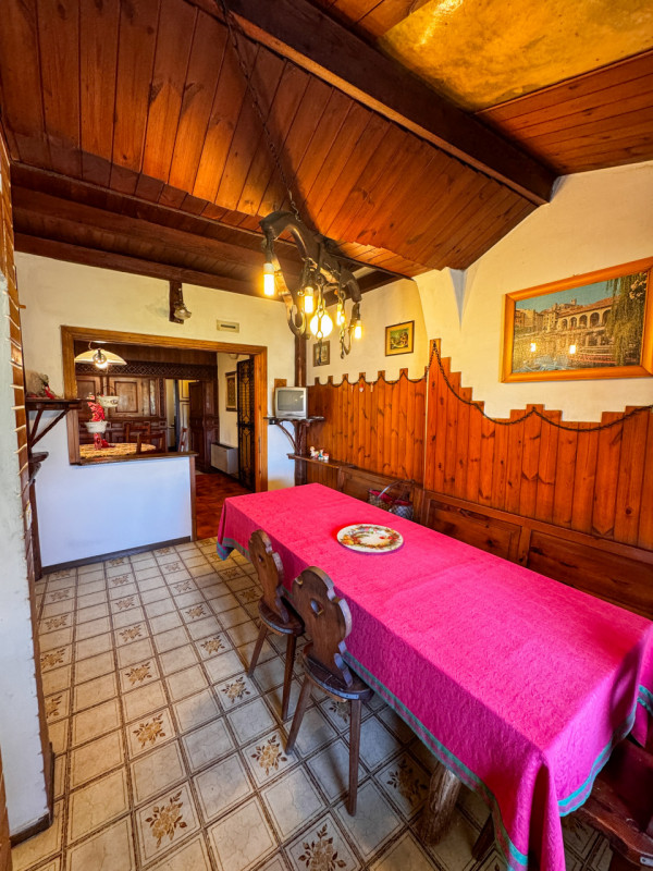 COMPOSIZIONE:
Proponiamo in vendita abitazione indipendente disposta su più livelli. Al piano sem...