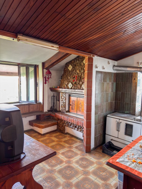 COMPOSIZIONE:
Proponiamo in vendita abitazione indipendente disposta su più livelli. Al piano sem...