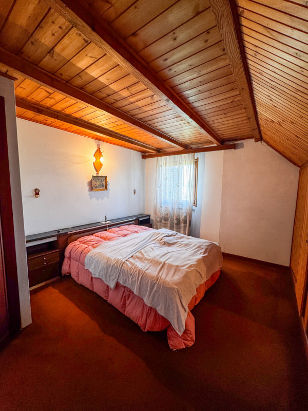 COMPOSIZIONE:
Proponiamo in vendita abitazione indipendente disposta su più livelli. Al piano sem...