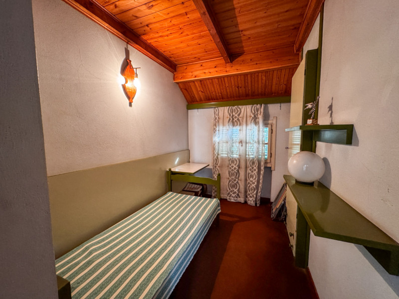 COMPOSIZIONE:
Proponiamo in vendita abitazione indipendente disposta su più livelli. Al piano sem...