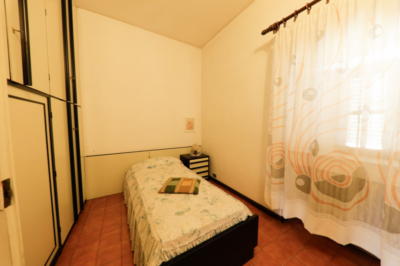 COMPOSIZIONE:
Proponiamo in vendita abitazione indipendente disposta su più livelli. Al piano sem...